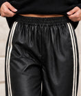Load image into Gallery viewer, ROMY – Pantalon femme simili cuir à bandes