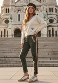 Load image into Gallery viewer, Pantalon LAURIE – Kaki Bandes Crème & Chocolat | Style Jogg Chic