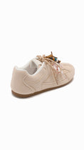 Cargar la imagen en la vista de la galería, Baskets LEONIE – Effet Daim Beige & perles