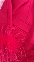 Load image into Gallery viewer, Blazer Chelsea Rouge Plumes – Veste Femme Tendance♥️