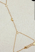 Cargar la imagen en la vista de la galería, Bijou de Main Constance — Chaîne Étoiles & Lune Dorée🌙⭐️