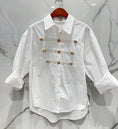 Charger l'image dans la visionneuse de la galerie, Chemise Blanche Style Officier Boutons Dorés ARIZONA – Femme Boho Chic🌙