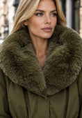 Load image into Gallery viewer, STEPHAN – Parka femme kaki à capuche et fausse fourrure