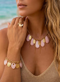 Charger l'image dans la visionneuse de la galerie, Collier Pampilles Dorées & Nacre Rose PRASLIN – Bohème Chic 🌸✨