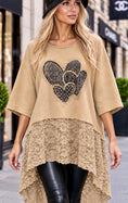 Load image into Gallery viewer, Tunique FLO camel en coton, dentelle et cœurs – Coupe asymétrique