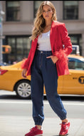 Load image into Gallery viewer, Blazer Chelsea Rouge Plumes – Veste Femme Tendance♥️