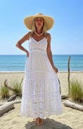 Cargar la imagen en la vista de la galería, Robe Longue Bohème Blanche BOHÈME 🤍 | Crochet & Dentelle — Made in Italy