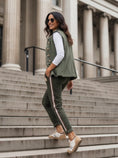 Load image into Gallery viewer, Pantalon LAURIE – Kaki Bandes Crème & Chocolat | Style Jogg Chic