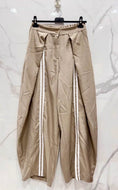 Load image into Gallery viewer, Pantalon large femme PARKER beige à bandes – Coupe bubble