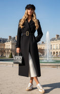 Cargar la imagen en la vista de la galería, Manteau Long Noir Femme CLAUDINE – Ceinture Dorée & Coupe Élégante
