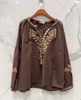 Charger l'image dans la visionneuse de la galerie, Blouse Brodée Chocolat Tennessee – 100% Coton Bohème