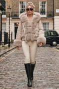 Load image into Gallery viewer, Doudoune courte femme beige taupe DIANA à capuche et fausse fourrure