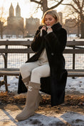 Load image into Gallery viewer, Manteau Long Fausse Fourrure Noir KELSEY