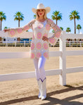 Cargar la imagen en la vista de la galería, Robe Crochet rose NEVADA – Robe courte hippie chic 🌸