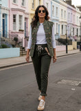 Load image into Gallery viewer, Pantalon LAURIE – Kaki Bandes Crème & Chocolat | Style Jogg Chic