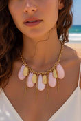 Charger l'image dans la visionneuse de la galerie, Collier Pampilles Dorées & Nacre Rose PRASLIN – Bohème Chic 🌸✨