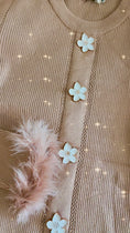 Charger l'image dans la visionneuse de la galerie, Ensemble maille JACKY – pull Boutons Fleurs bijoux & Pantalon Large