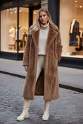 Charger l'image dans la visionneuse de la galerie, Manteau Long Fausse Fourrure Chocolat KELSEY
