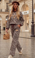 Load image into Gallery viewer, Jogging Léopard broderies dorées Amour 🐆❤️