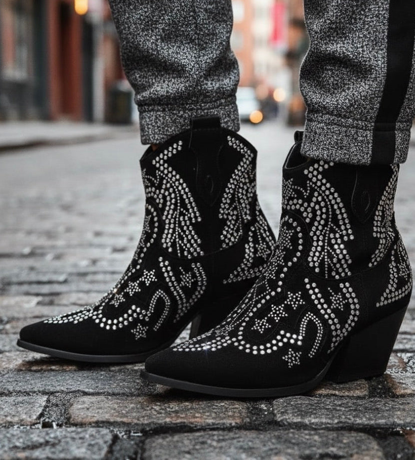 Boots Santiags Noires Cloutées MADISON – Effet Daim Rock Chic