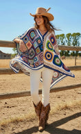 Charger l'image dans la visionneuse de la galerie, Blouse Poncho Fluide Effet Patchwork WILD – Style Boho Chic🌸
