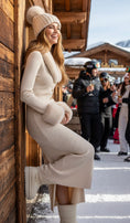 Load image into Gallery viewer, ÉLÉONORE – Robe longue chic maille & fourrure
