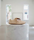 Cargar la imagen en la vista de la galería, Baskets LEONIE – Effet Daim Beige & perles
