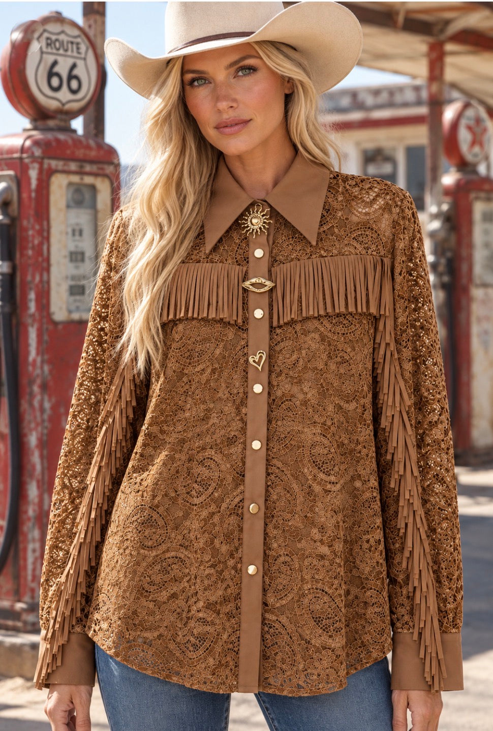 TALULAH – Chemise western femme en dentelle camel à franges