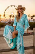 Cargar la imagen en la vista de la galería, Robe Longue Bohème COACHELLA | Floral Turquoise, Broderie Sequins & Perles💫🌙
