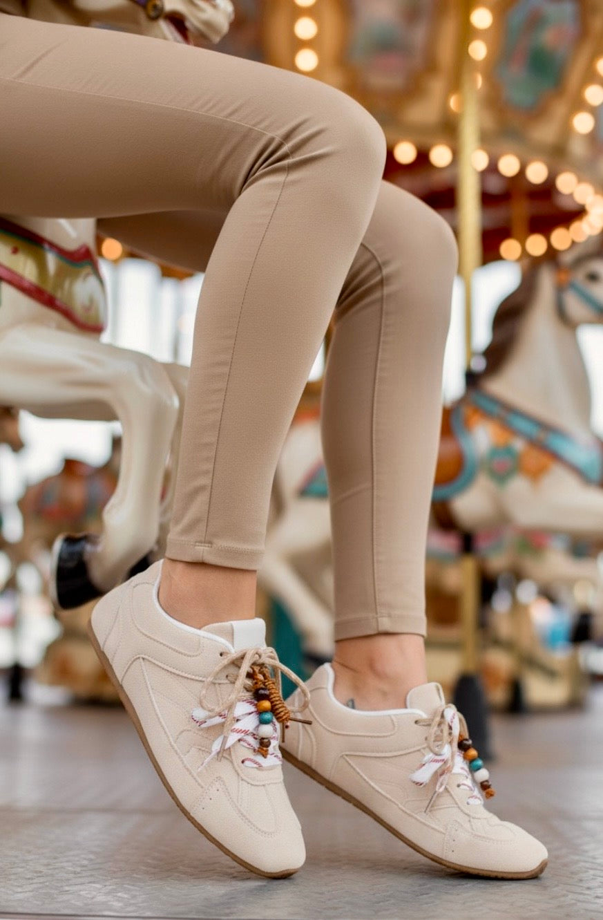 Baskets LEONIE – Effet Daim Beige & perles