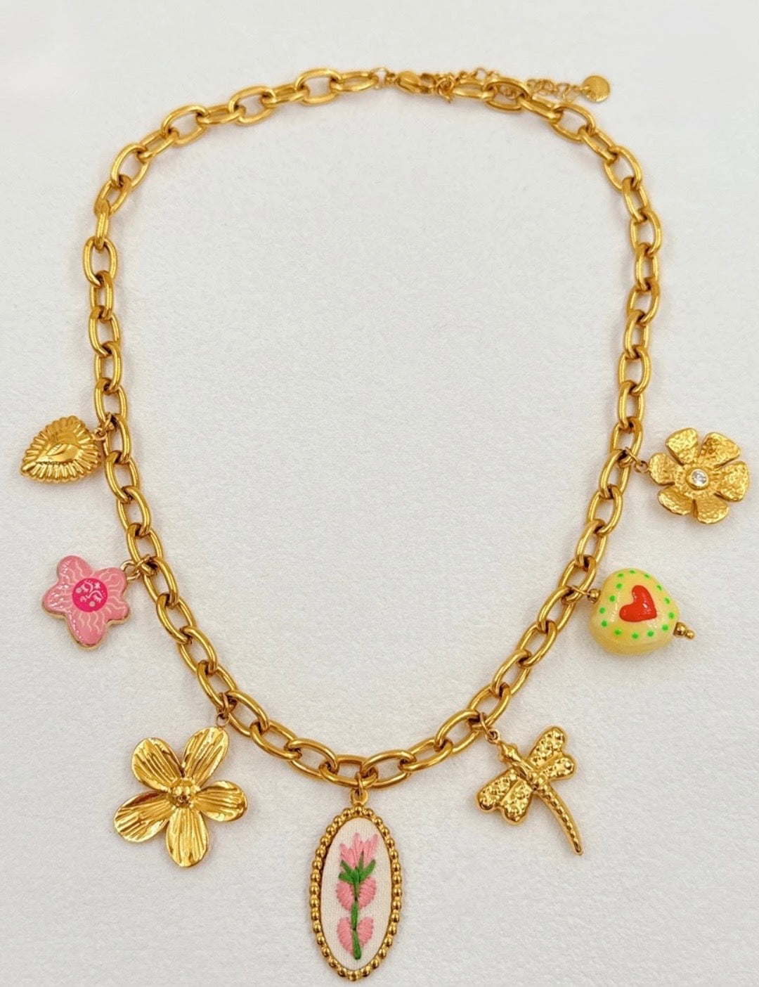 Collier GERMAINE doré à Breloques 🩷✨