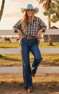 Charger l'image dans la visionneuse de la galerie, Jean Taille Haute Brodé & Ceinture Cuir BRADLEY – Boho Country Chic
