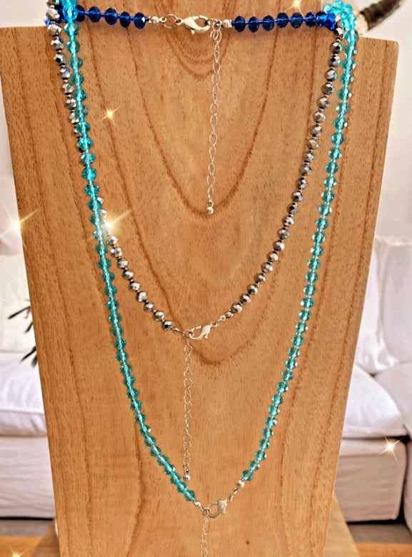 Sautoir croix en perles turquoises MADY