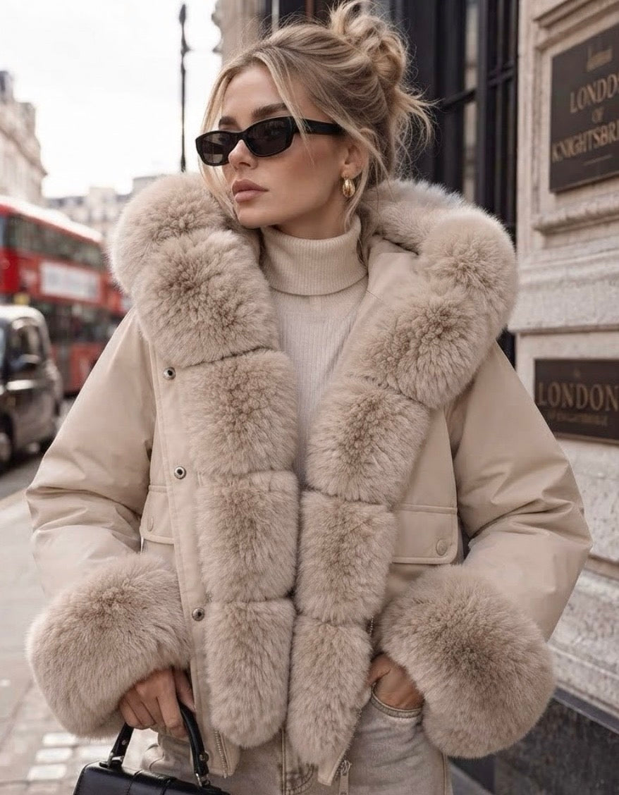 Doudoune courte femme beige taupe DIANA à capuche et fausse fourrure