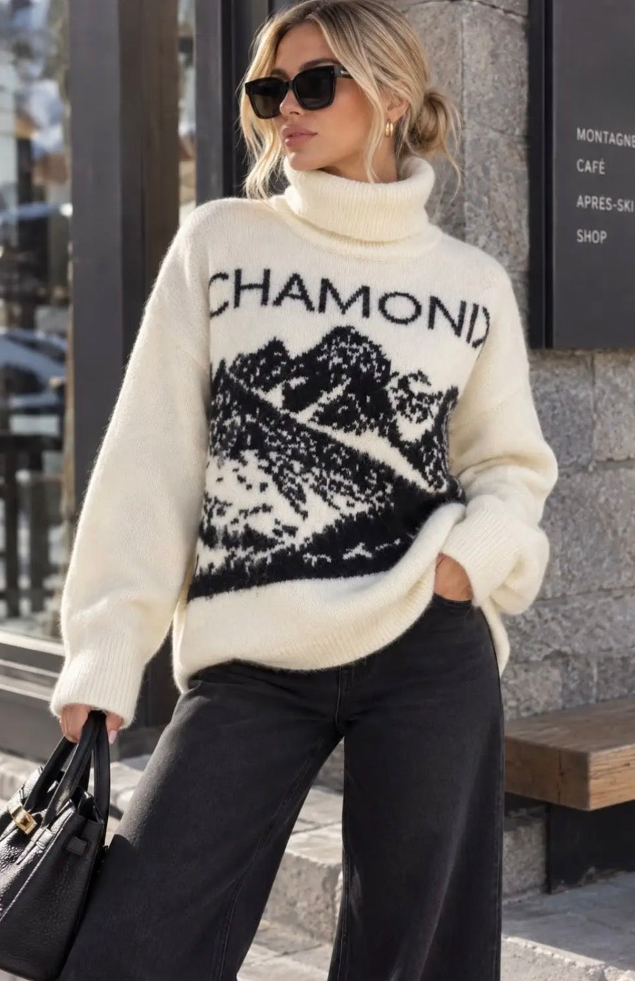 Chamonix – Pull femme écru à col roulé et motif montagne