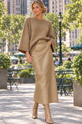 Cargar la imagen en la vista de la galería, Ensemble LAUREN – Pull en maille et jupe longue effet cuir

