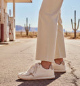 Load image into Gallery viewer, Baskets Crèmes à Franges BUFFALO – Style Western Boho Chic
