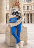 Cargar la imagen en la vista de la galería, Anaïs – Pantalon en maille bleu au toucher cachemire
