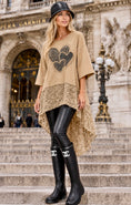Load image into Gallery viewer, Tunique FLO camel en coton, dentelle et cœurs – Coupe asymétrique
