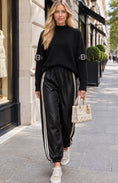 Load image into Gallery viewer, ROMY – Pantalon femme simili cuir à bandes
