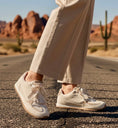 Load image into Gallery viewer, Baskets Crèmes à Franges BUFFALO – Style Western Boho Chic
