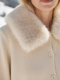 Load image into Gallery viewer, Cardigan Maille Col Fausse Fourrure MADELEINE Crème
