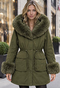 Charger l'image dans la visionneuse de la galerie, STEPHAN – Parka femme kaki à capuche et fausse fourrure
