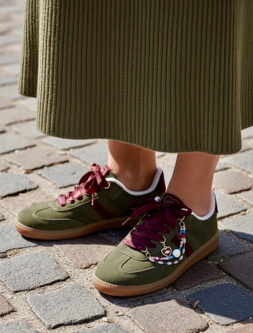 Baskets CARLA Effet Daim Kaki & Perles — Sneakers Femme Tendance