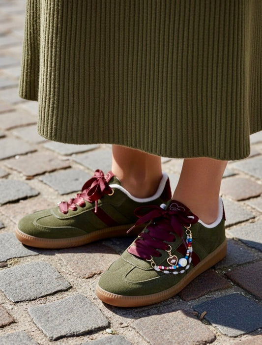 Baskets CARLA Effet Daim Kaki & Perles — Sneakers Femme Tendance