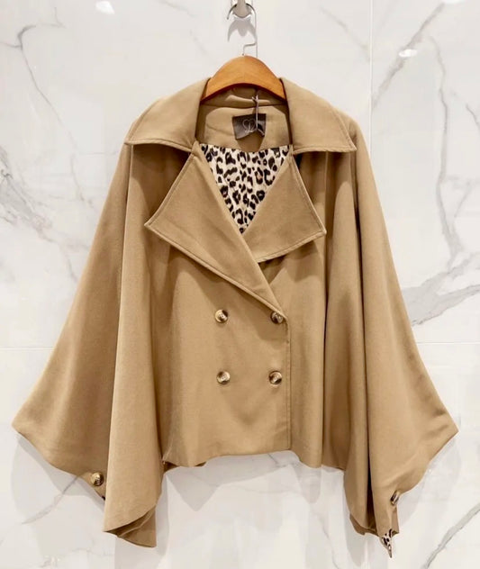 Cape Trench Court BRITISH – Doublure Léopard | By Carla Giannini