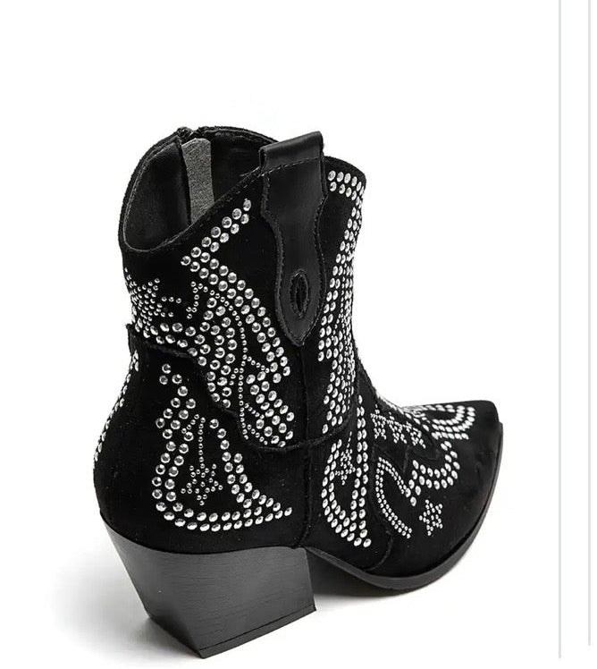 Boots Santiags Noires Cloutées MADISON – Effet Daim Rock Chic