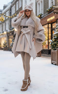 Cargar la imagen en la vista de la galería, Manteau cape fausse fourrure MARLY –
