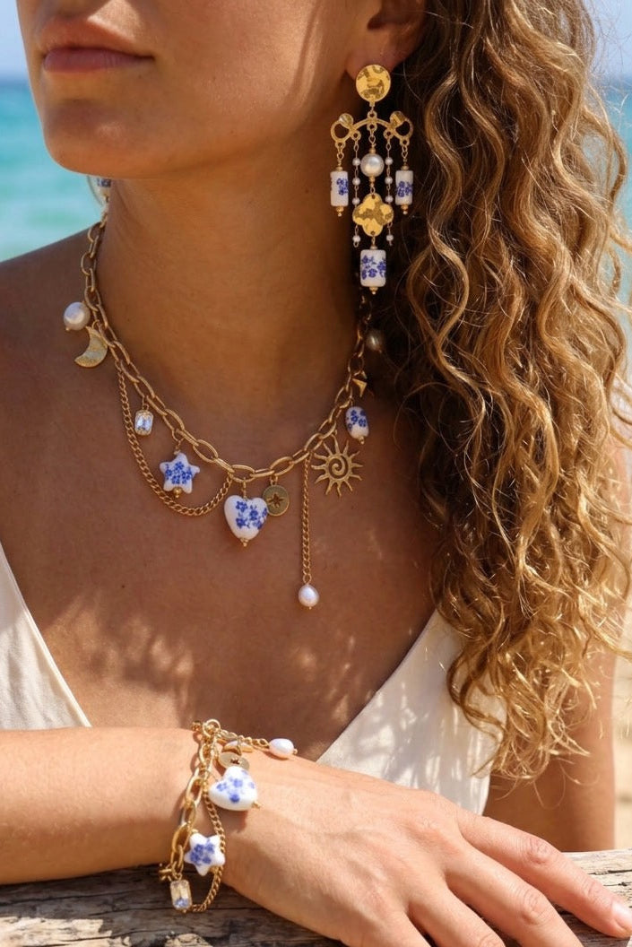 Collier Breloques Doré FIDJI – Collier Bohème Femme Cœurs & Croix🩵