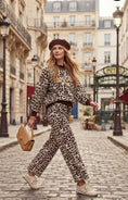 Cargar la imagen en la vista de la galería, Jogging Léopard broderies dorées Amour 🐆❤️
